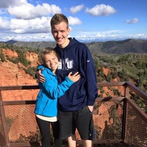 Meet your Posher, Chloe